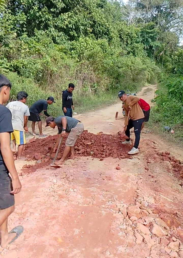 Kegiatan Gotong Royong Warga